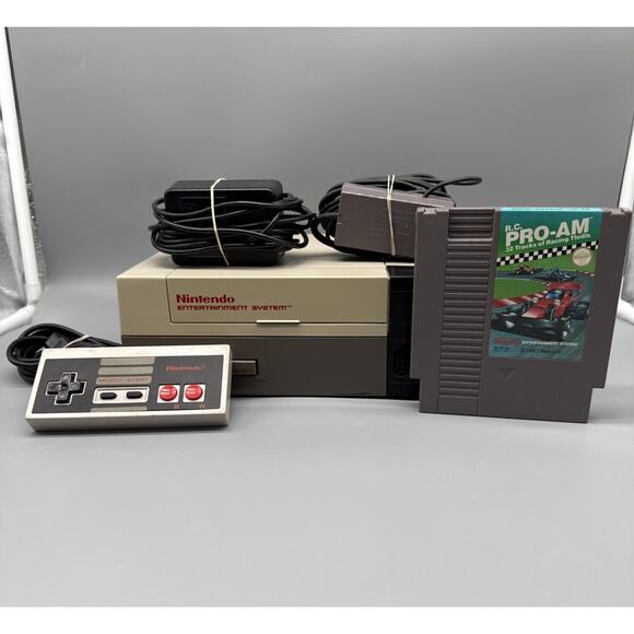 Nintendo NES 001 Entertainment System Console Bundle Tested Clean w Game - Picture 1 of 11